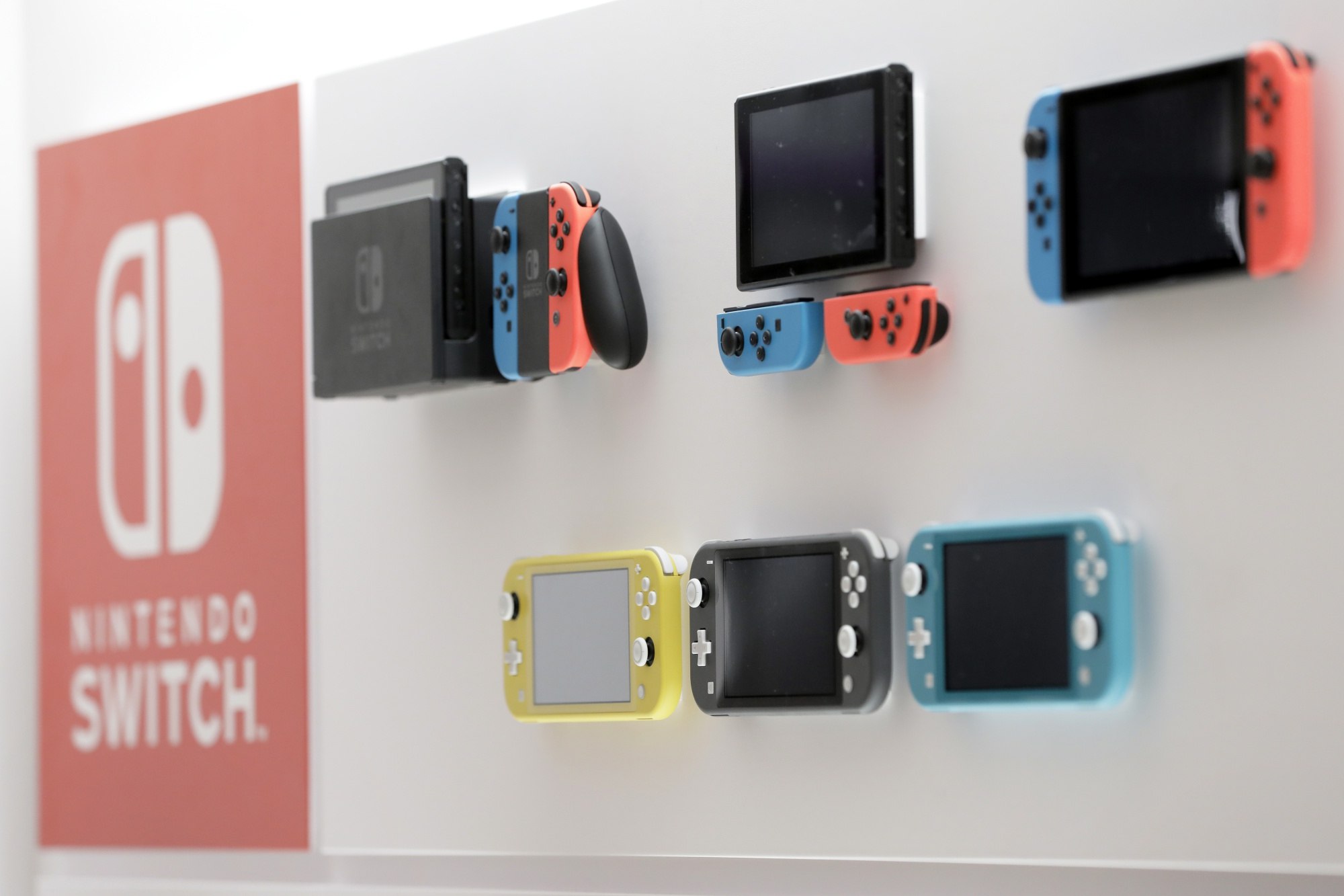 Nintendo этой осенью планирует выпустить обновлённую модель Switch с OLED-дисплеем, сообщают...