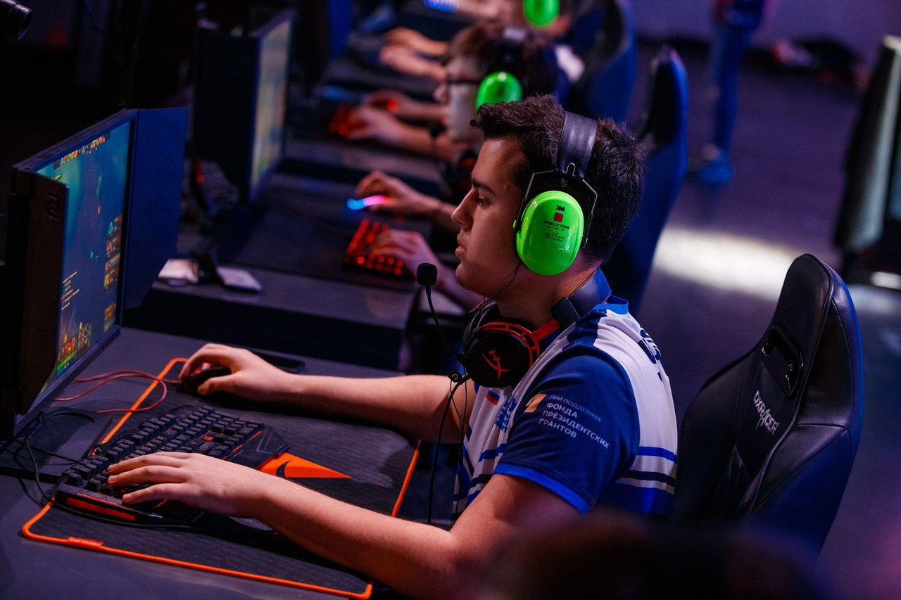 Ано компьютерный спорт. Киберспортивные игры в россии. Страна региональный игрок. Киберспортивный лагерь в москве. Киберспорт.